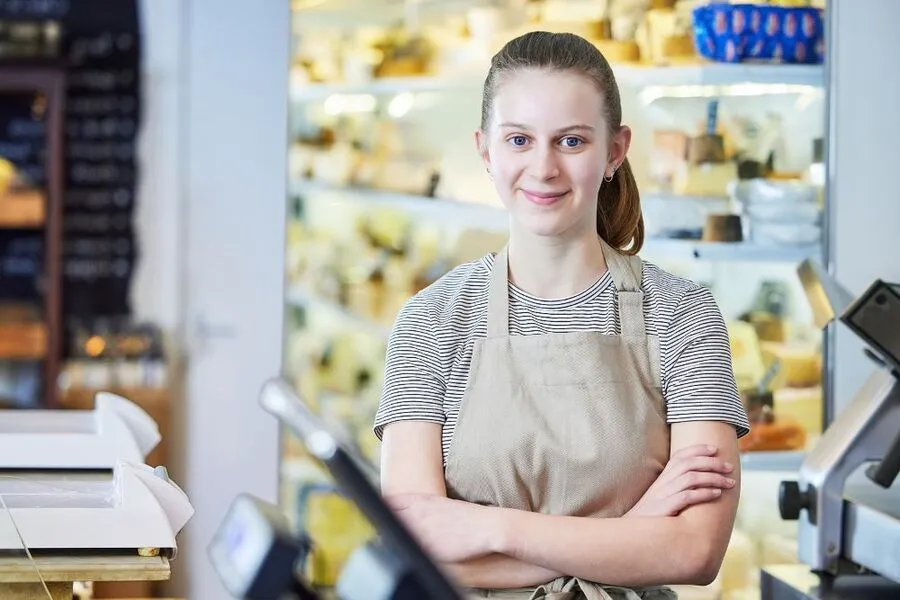 V skladu z Zakonom o udeležbi delavcev pri dobičku (Zakon o udeležbi delavcev pri dobičku (ZUDDob-1) je potrebno o obračunu davčnega odtegljaja od dohodka po tem zakonu poročati z REK-O obrazcem.