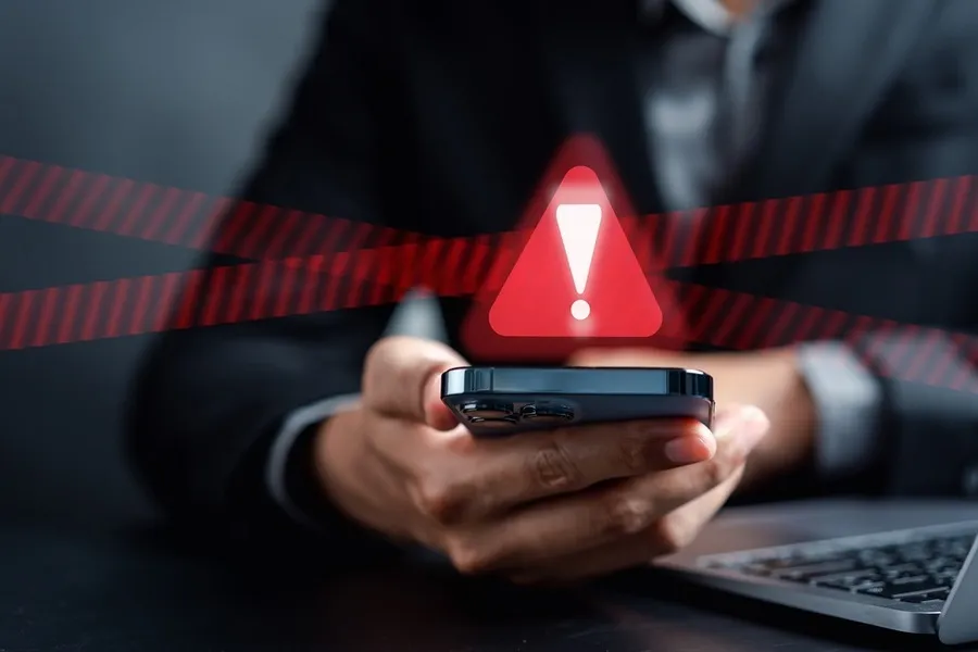Zavod za zdravstveno zavarovanje Slovenije (ZZZS) znova opozarja na telefonske klice, pri katerih se neznane osebe lažno predstavljajo za zaposlene na ZZZS in zavarovance zavajajo z neresničnimi informacijami.