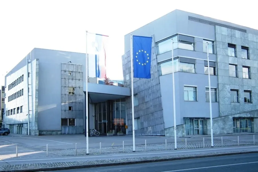 Poslovne subjekte (zlasti gospodarske družbe, zadruge, društva, zavode, ustanove) FURS poziva, naj preverijo, ali so vpisani v Register dejanskih lastnikov (RDL) in ali so vpisani podatki pravilni, popolni ter ažurni.